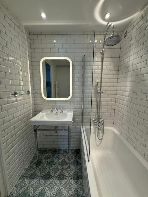 Arazy - Superb Duplex Old Very Central, Ac, Terrace Appartement